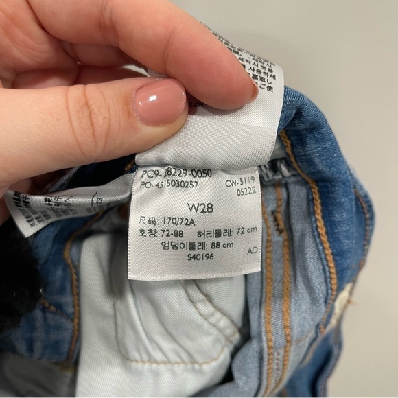 Levi’s Cutoff Denim High Waist Shorts Size 28 Light Wash - Picture 11 of 11